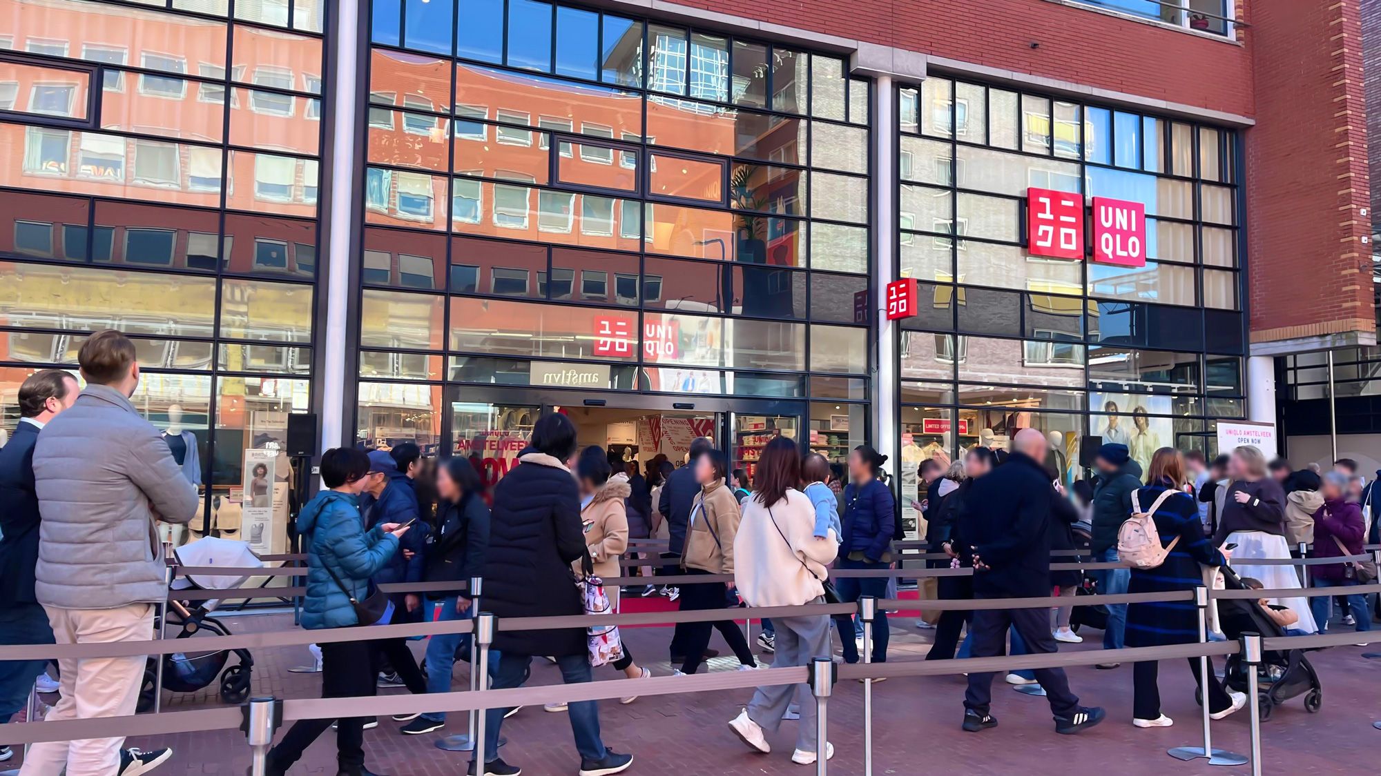 ユニクロ新店舗がアムステルフェーンに！限定ミッフィーも
