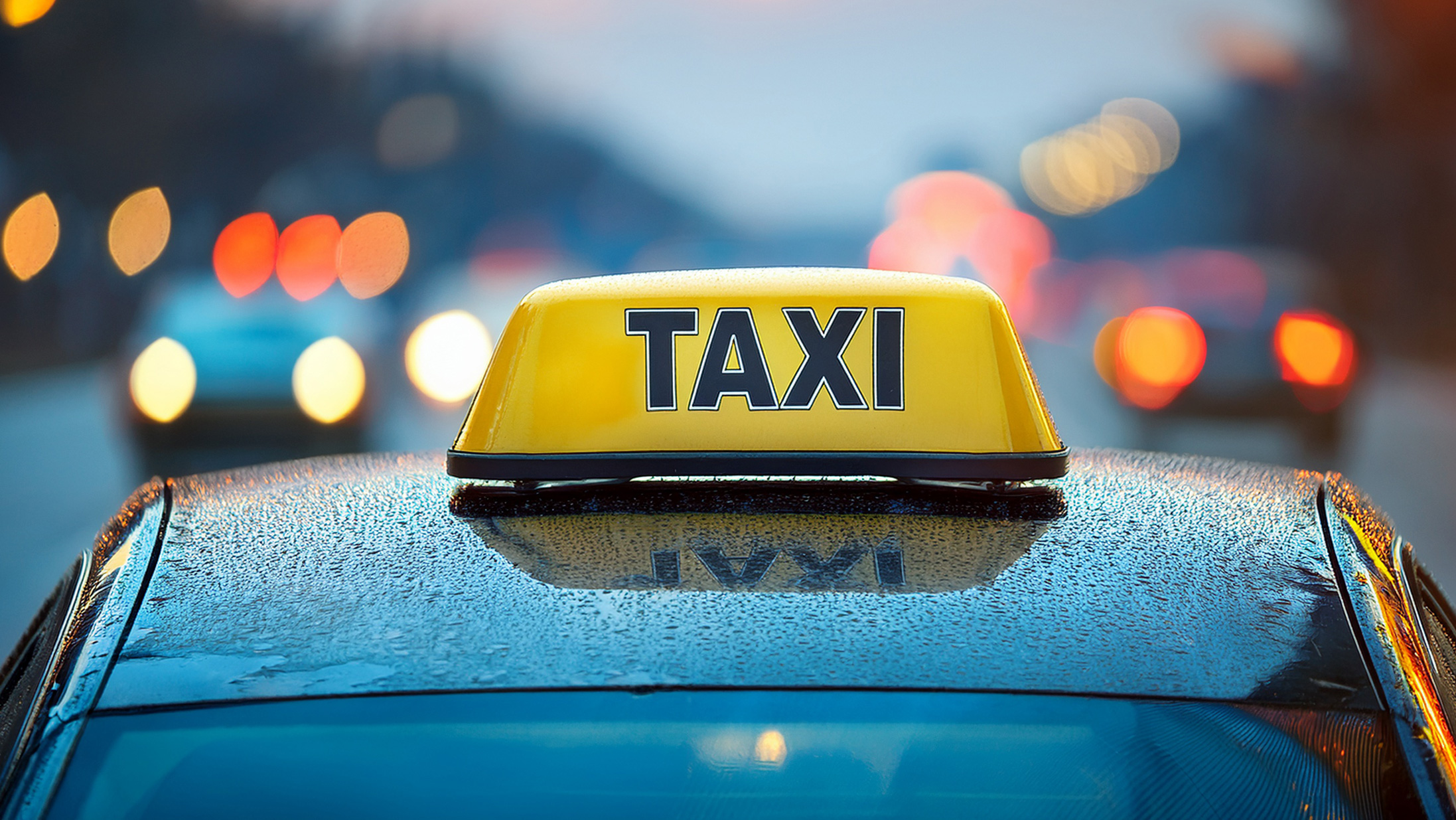 アムステルダムでUber・Boltのタクシーに卵投げつけ―スト破りへの報復か
