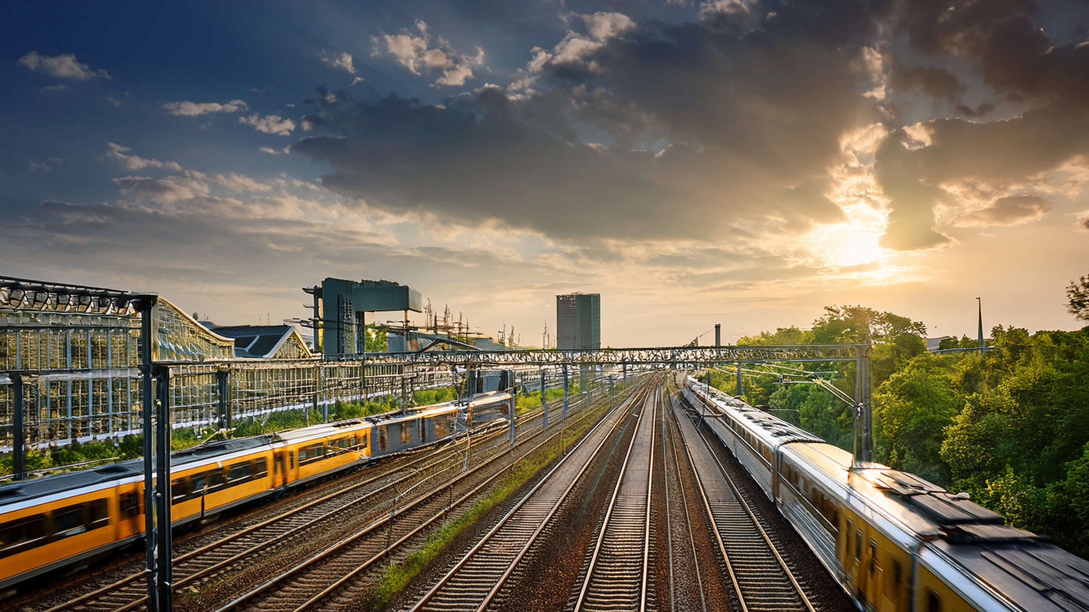 強風で混乱のプリンスデー―秋の嵐がオランダを直撃、鉄道に影響