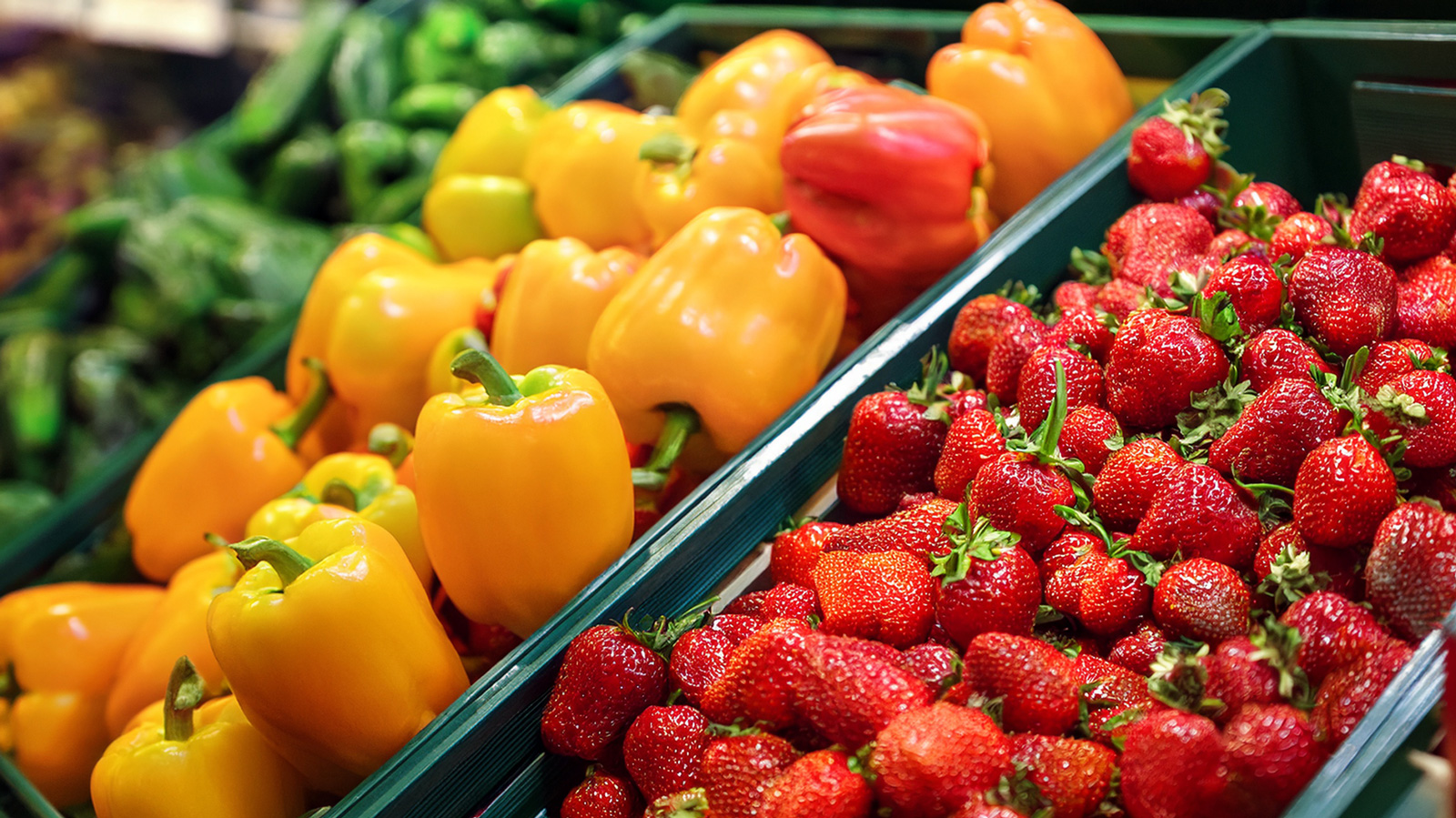農薬残留の多い果物と野菜、1位は？─パプリカ、柑橘類、イチゴが最多