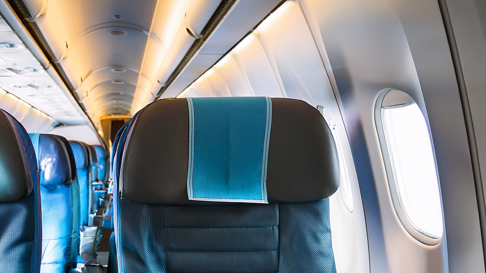 「銃を見た」と乗客が非常口を開ける─KLM機が離陸直前に大混乱